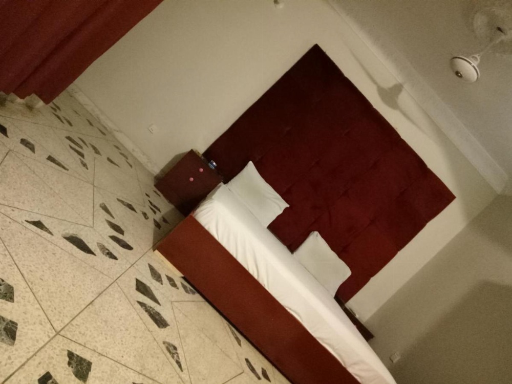 Motel525 Near Agha khan & liaqat National Hospital Image 10