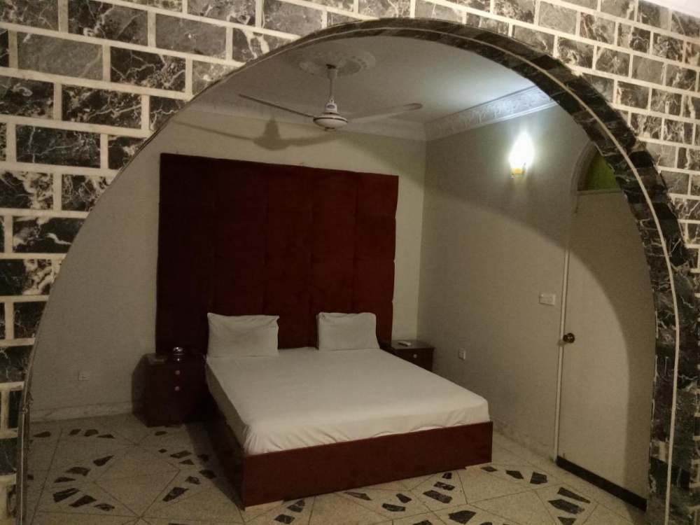 Motel525 Near Agha khan & liaqat National Hospital Image 12