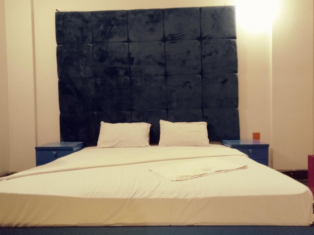 Motel525 Near Agha khan & liaqat National Hospital Main image