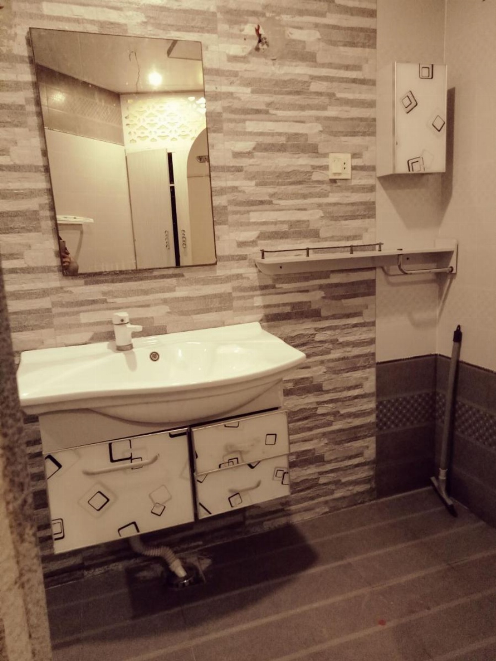 Motel525 Near Agha khan & liaqat National Hospital Image 40